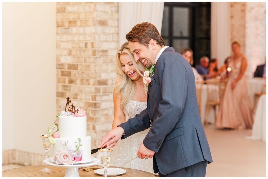 bride and groom cutting their cake at Wilmington reception 