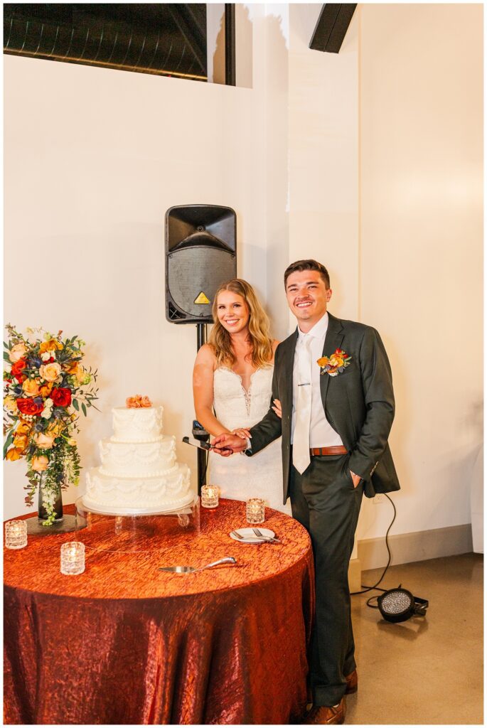 bride and groom cutting the cake at the wedding reception at Arizona venue