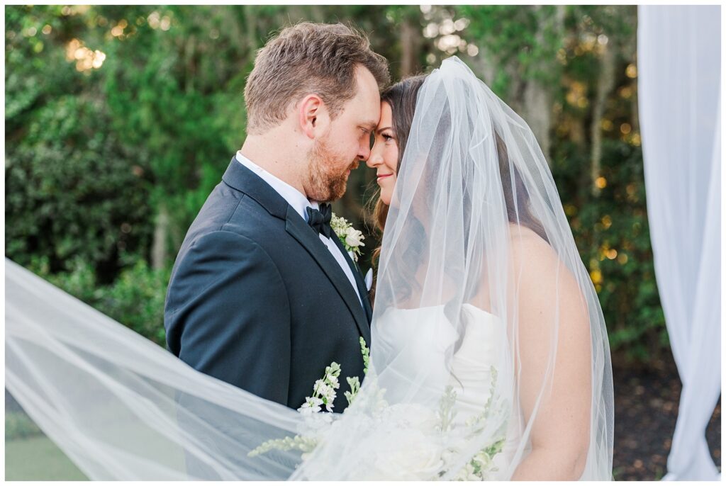 Wrightsville Manor wedding couple portraits with Wilmington photographer