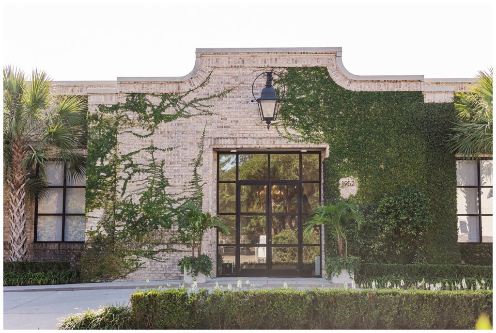front entrance to Wrightsville Manor wedding venue in Wilmington